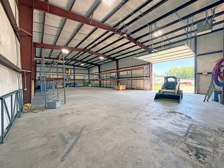 More Photos Of 205 N 44th St, Mount Vernon Showroom For Lease