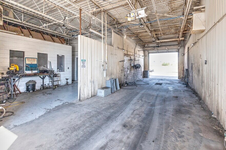 More Photos Of 1909 N Highway 81, Duncan Auto Dealership For Sale