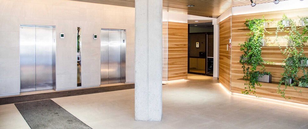 More Photos Of 2960 Boul Laurier, Québec Office For Lease