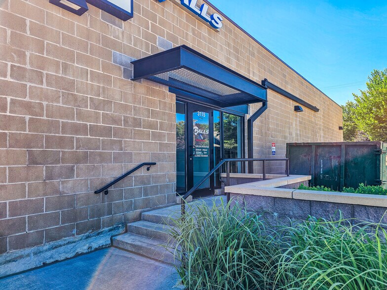 More Photos Of 3105 Leavenworth St, Omaha General Retail For Lease