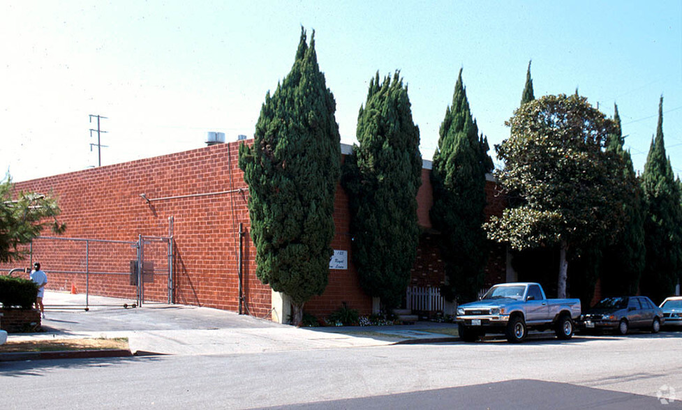 Primary Photo Of 125 N Ash Ave, Inglewood Warehouse For Lease