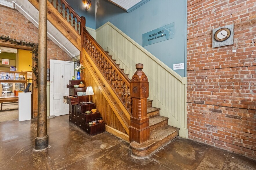 More Photos Of 162 Main St, Beacon Storefront Retail Residential For Sale