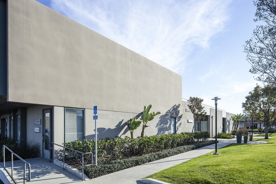 More Photos Of 3900 Birch St, Newport Beach Office For Lease