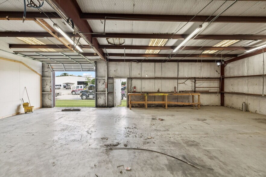 More Photos Of 100 Pecan Dr, Schertz Service For Lease