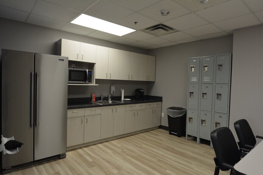 More Photos Of 10503 W Thunderbird Blvd, Sun City Medical For Lease