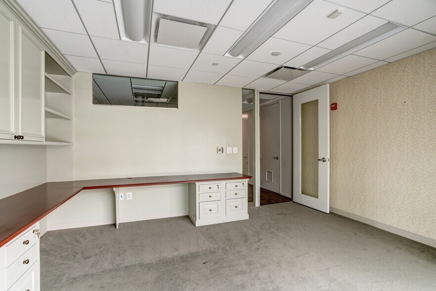 More Photos Of 2040 S St NW, Washington Office For Sale