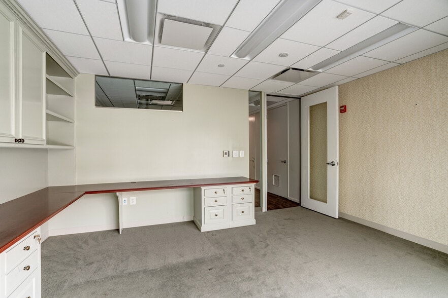 More Photos Of 2040 S St NW, Washington Office For Sale