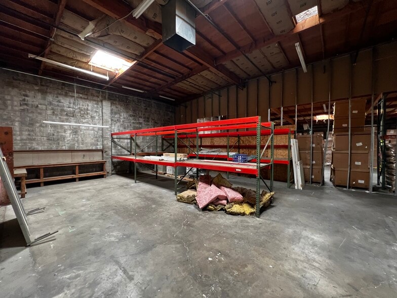 More Photos Of 860 Commerce St, Redding Warehouse For Lease