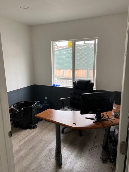 Primary Photo Of 17035 Sierra Hwy, Santa Clarita Coworking Space