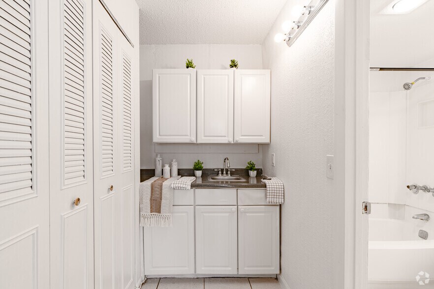 More Photos Of 3870 N Andrews Ave, Oakland Park Apartments For Sale