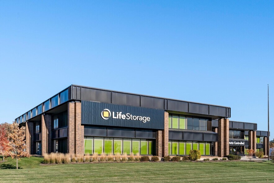 More Photos Of 1205 Milwaukee Ave, Glenview Self Storage For Lease