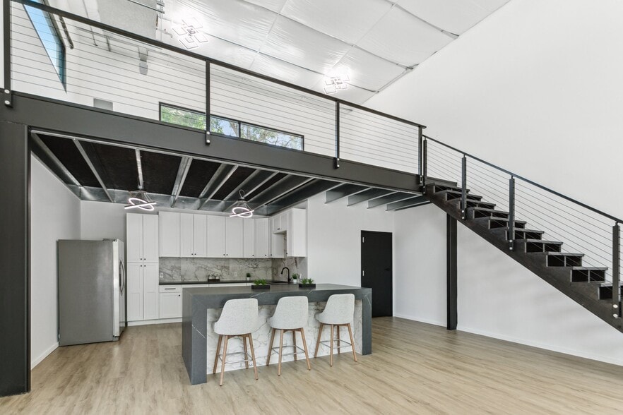 More Photos Of 12402 Malcomson Rd, Houston Self Storage For Sale