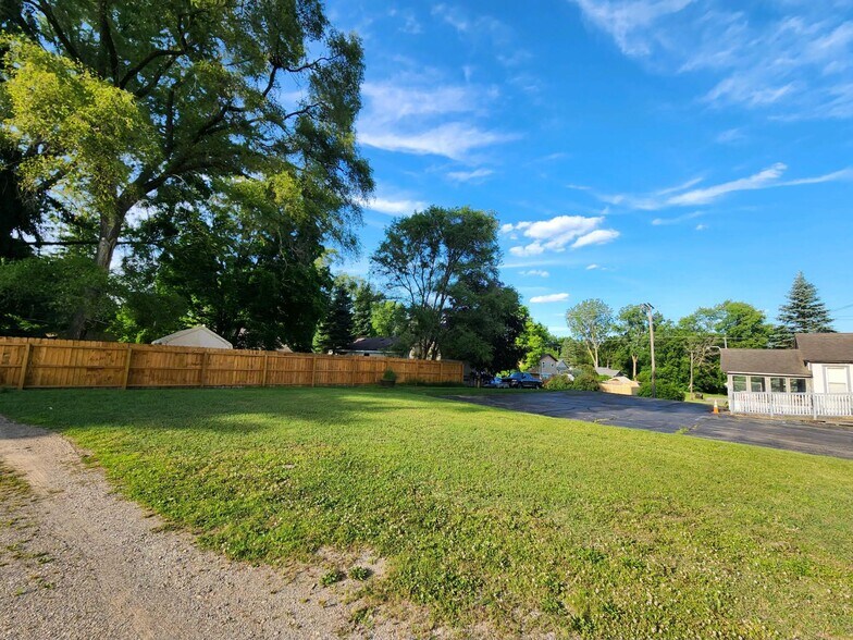 More Photos Of 545 E Main St, Pinckney Office Residential For Sale