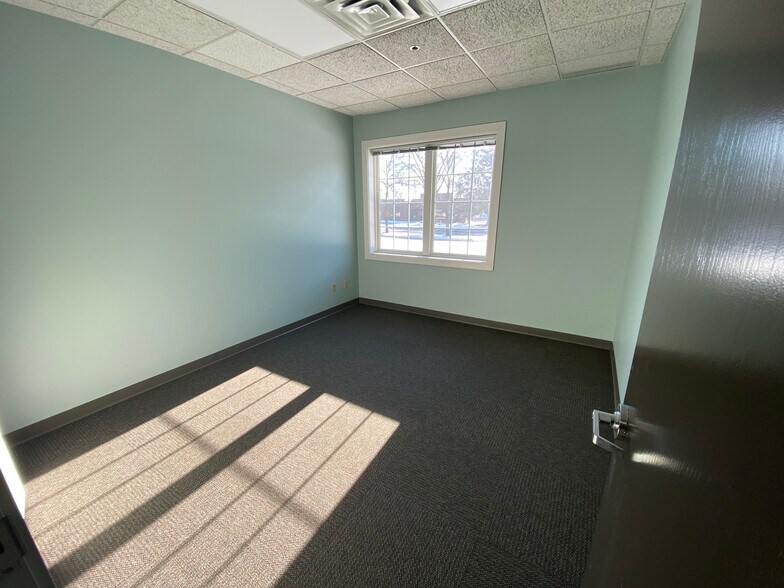 More Photos Of 6542 Regency Ln, Eden Prairie Office For Lease