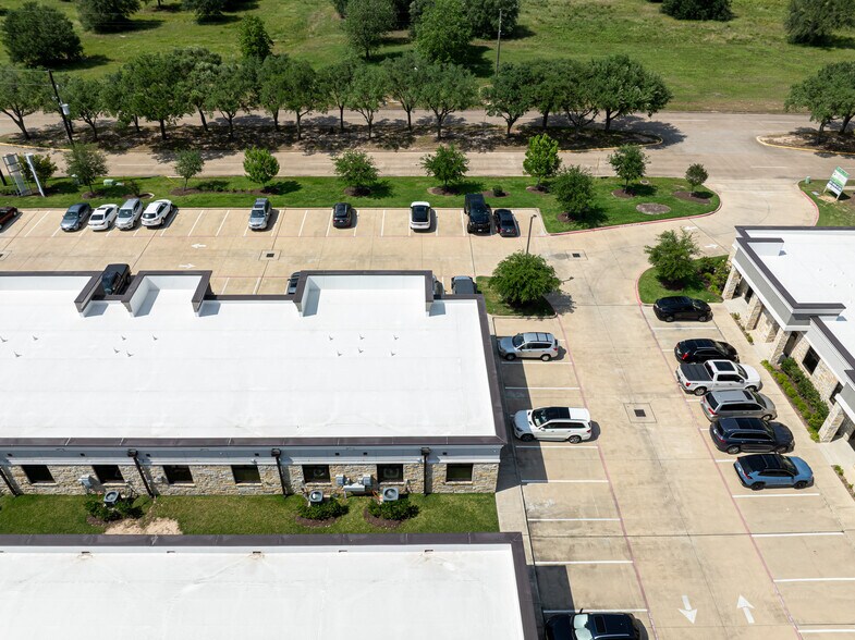 More Photos Of 633 E Fernhurst Dr, Katy Medical For Sale