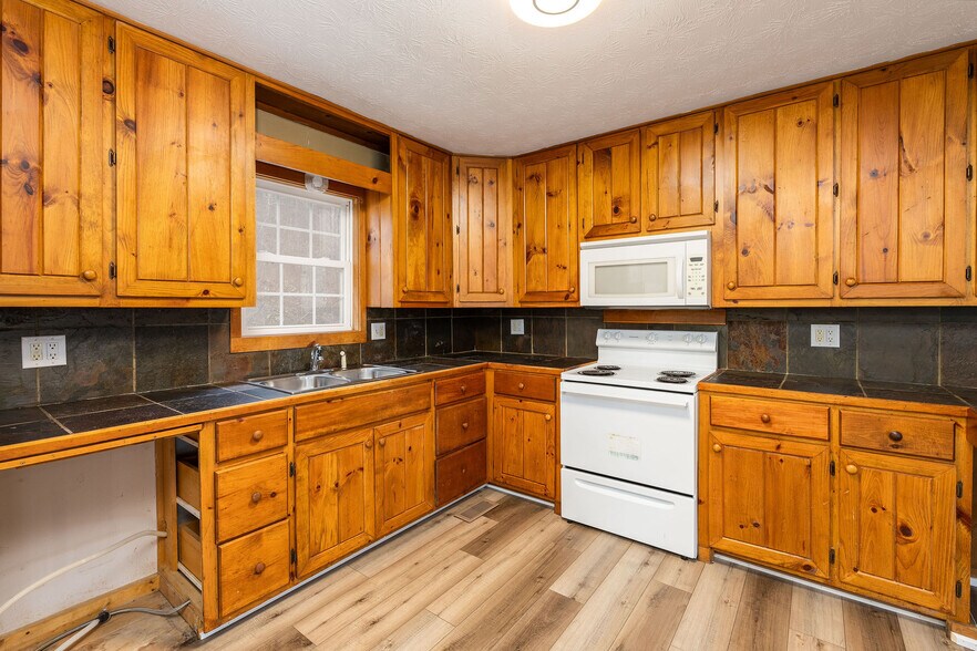 More Photos Of 6672 Roan Creek Rd, Butler Apartments For Sale