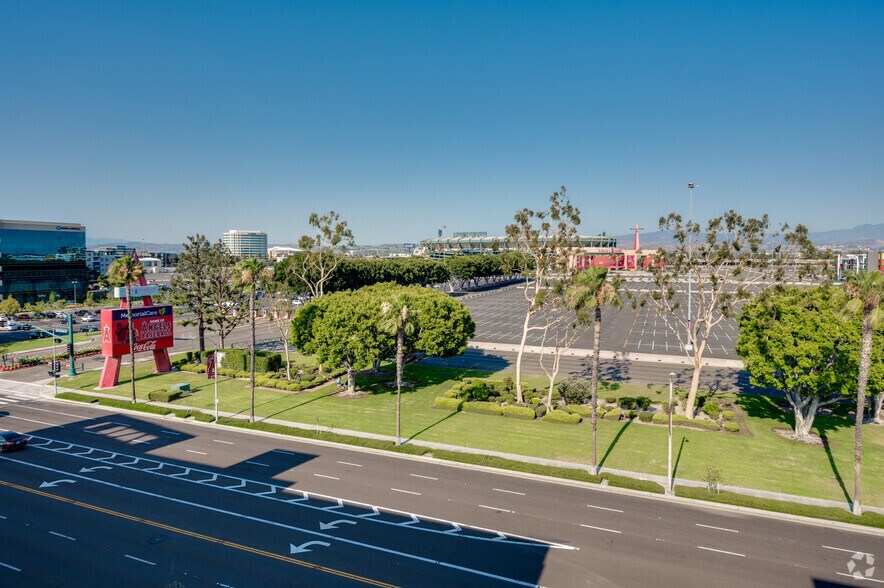 More Photos Of 1912 S Jacaranda St, Anaheim Apartments For Lease