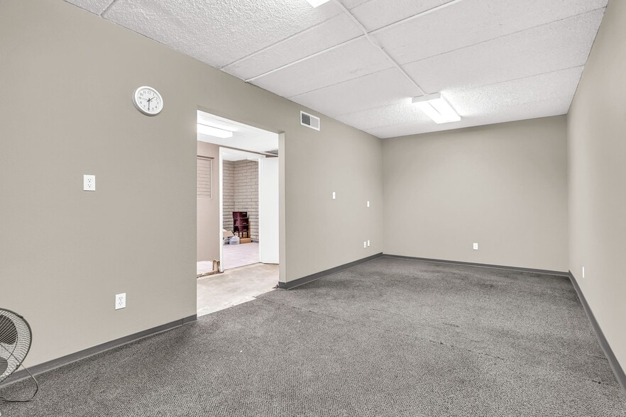 More Photos Of 78 W Ray Rd, Chandler Convenience Store For Lease