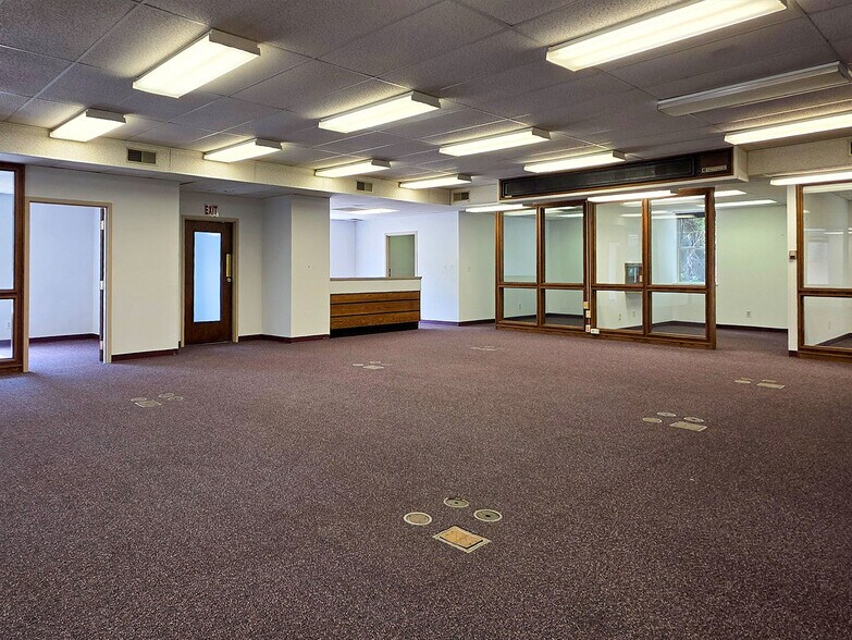 More Photos Of 116 Magnolia Dr, Danville Office For Sale