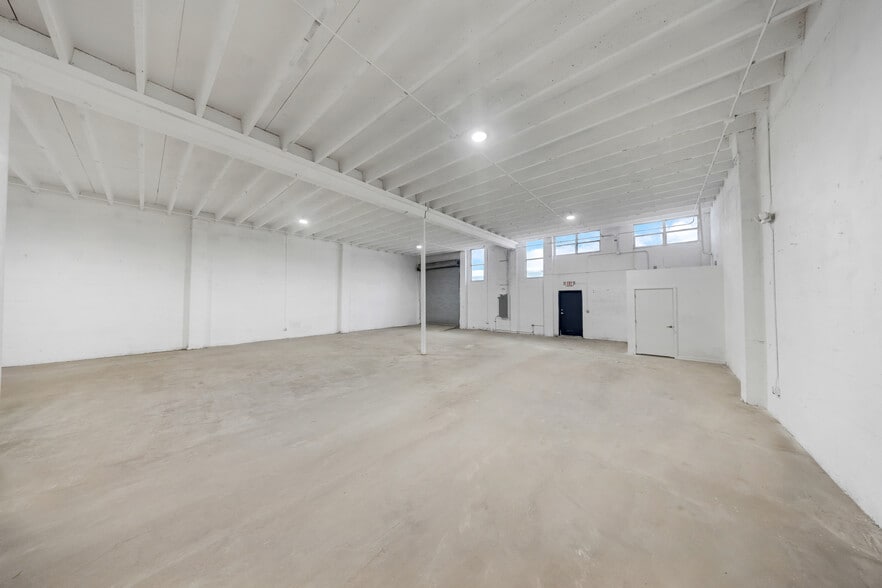 More Photos Of 3916-3920 NW 32nd Ave, Miami Warehouse For Lease