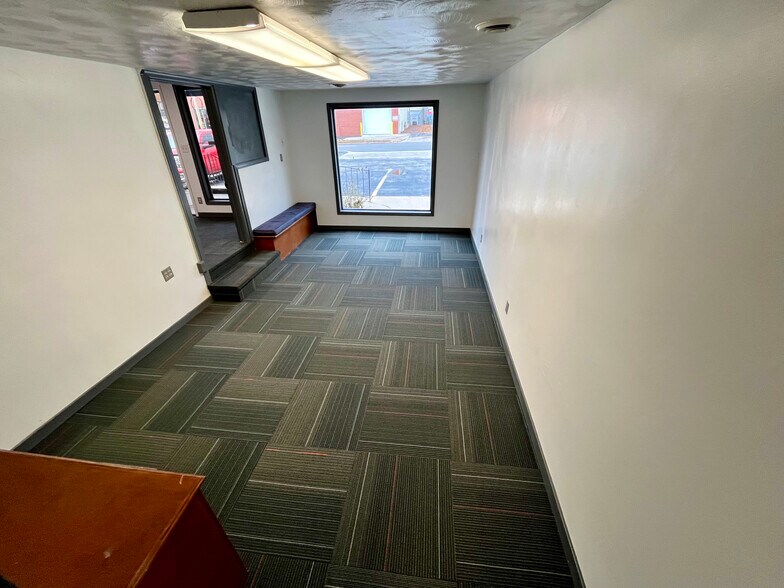 More Photos Of 1759 E Elm St, Springfield Office For Lease