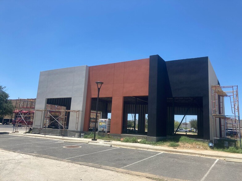 Primary Photo Of 7518 McPherson Rd, Laredo General Retail For Sale