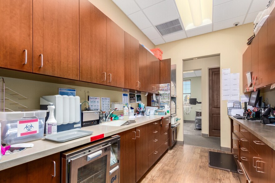 More Photos Of 261 W Duval Rd, Green Valley Medical For Sale