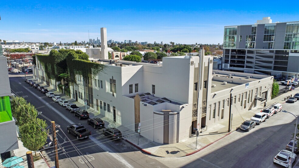More Photos Of 7000 Romaine St, Los Angeles Showroom For Lease