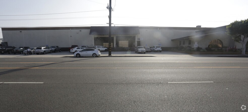 More Photos Of 13720 S Western Ave, Gardena Warehouse For Lease
