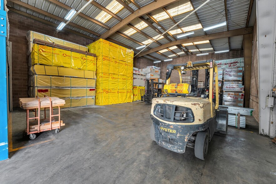 More Photos Of 2629 Waiwai Loop, Honolulu Warehouse For Sale