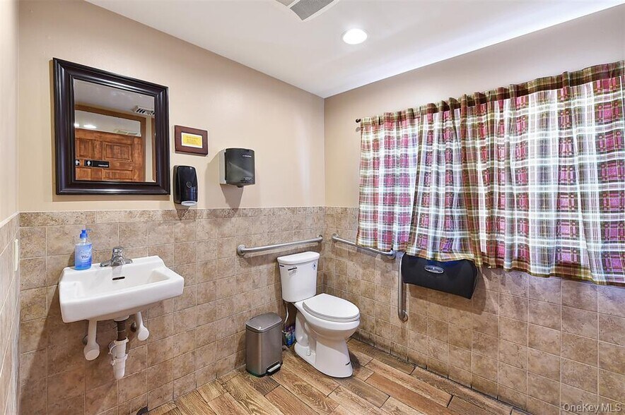 More Photos Of 809 Bloomingburg Rd, Bloomingburg Restaurant For Sale