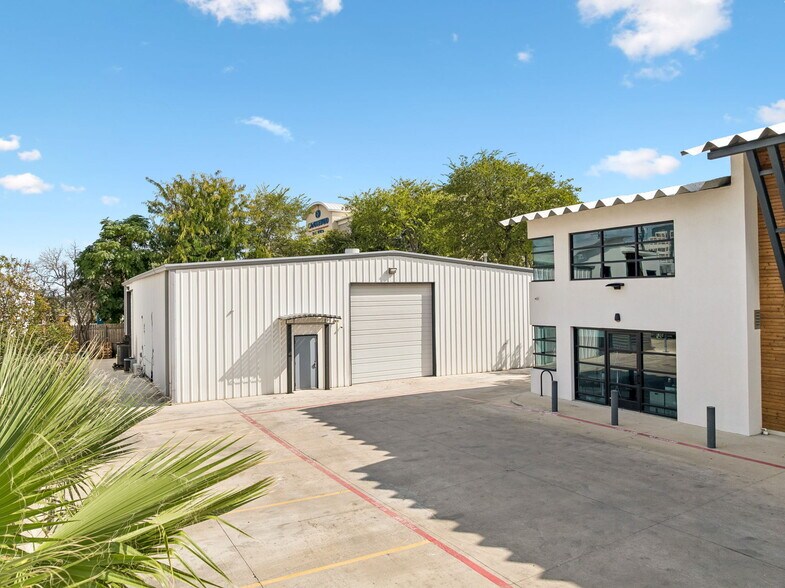 More Photos Of 778 Isom Rd, San Antonio Freestanding For Lease