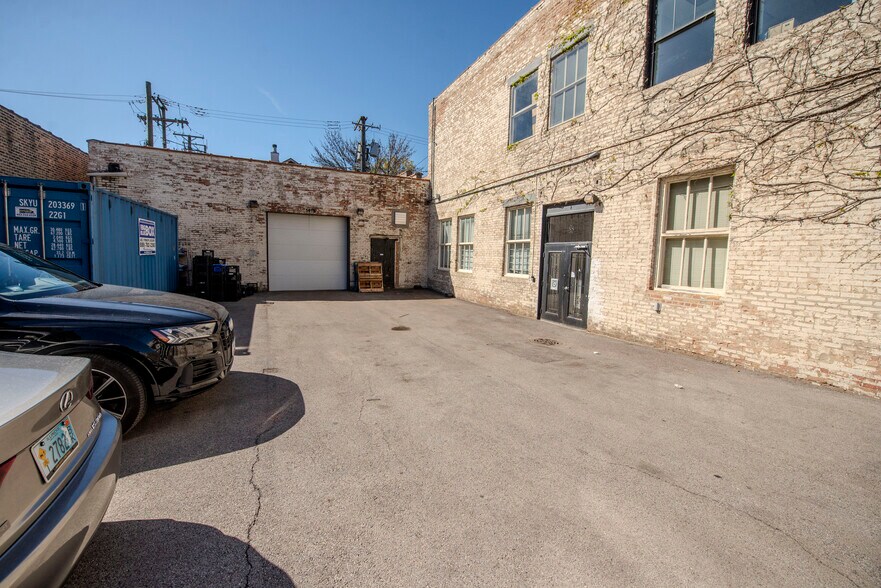 More Photos Of 1419 W Diversey Pky, Chicago Office For Sale