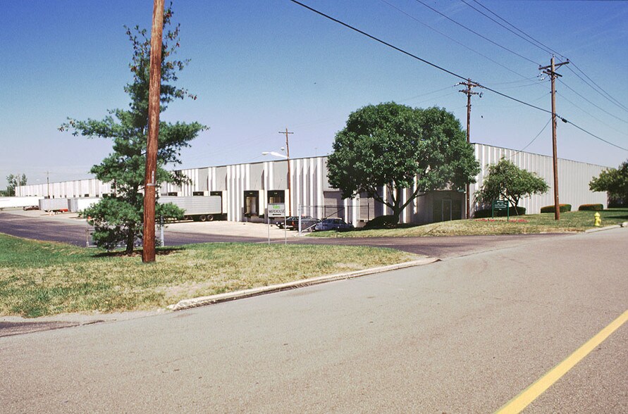 More Photos Of 246-256 Circle Freeway Dr, Cincinnati Warehouse For Lease