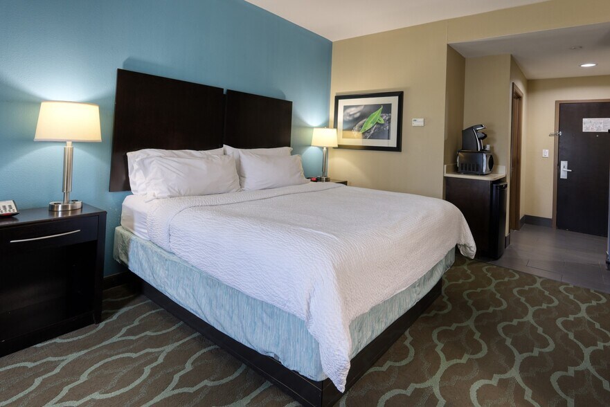 More Photos Of 3371 N Esplanade St, Cuero Hotel For Sale