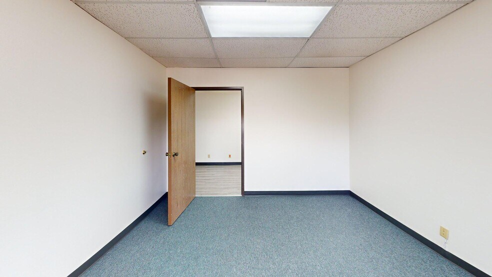 More Photos Of 1901-1907 Redondo Ave, Signal Hill Flex For Lease