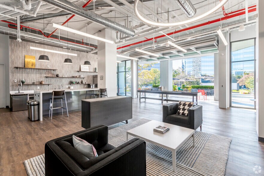 More Photos Of 8614 Westwood Center Dr, Vienna Office For Lease