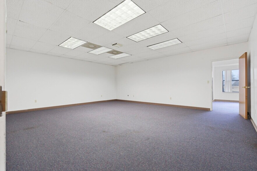 More Photos Of 718 N Martin St, East Prairie Office For Sale