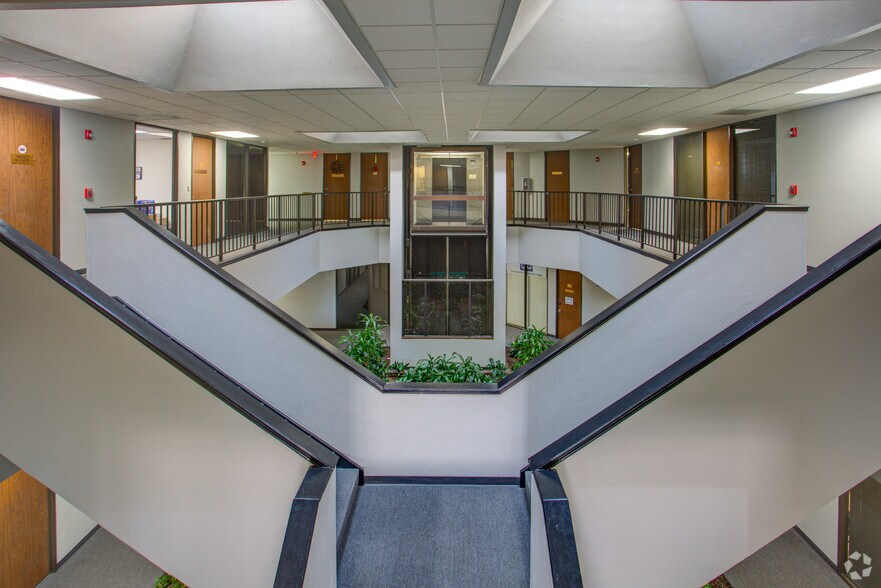 More Photos Of 20501 Katy Fwy, Katy Office For Lease
