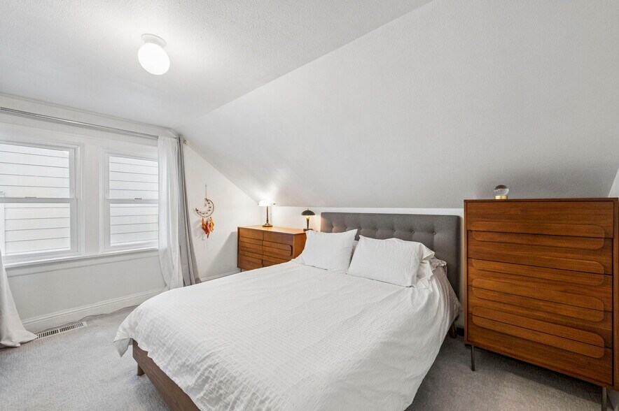 More Photos Of 11020 N Moore Ave, Portland Flex For Sale