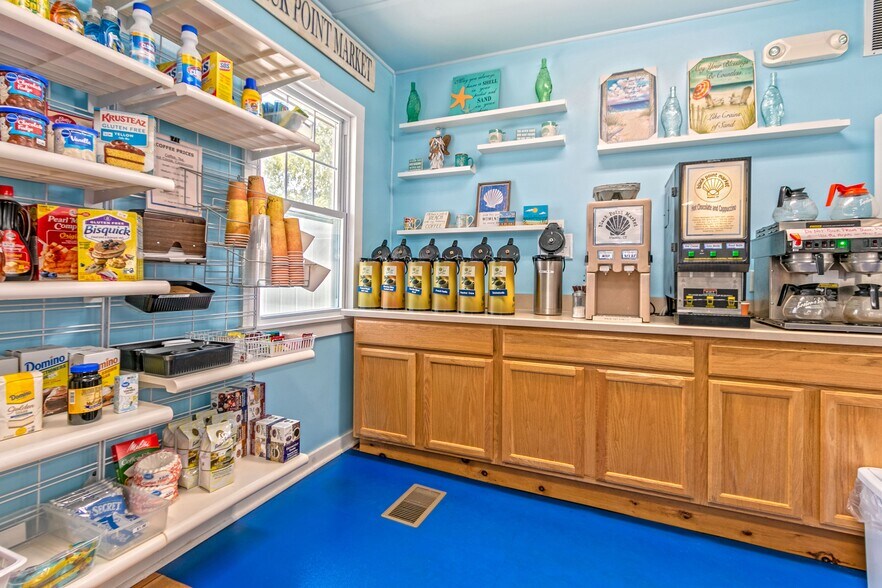 More Photos Of 35 Nehantic Dr, Niantic Storefront Retail Residential For Sale