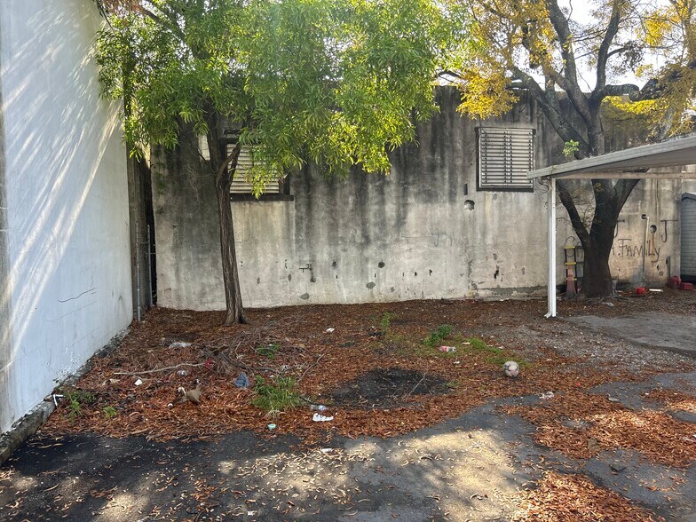 More Photos Of 2201 SW 58th Ter, West Park Contractor Storage Yard For Lease