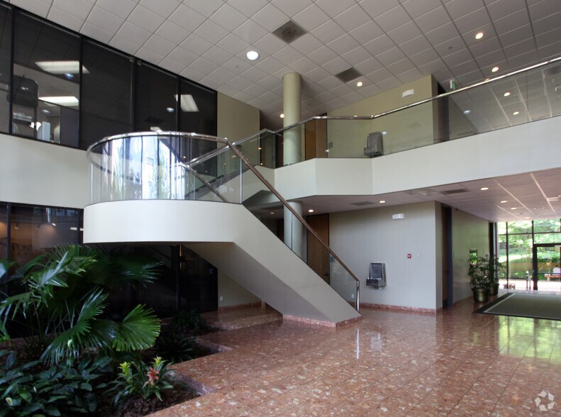 More Photos Of 1790 Kirby Pky, Memphis Office For Lease