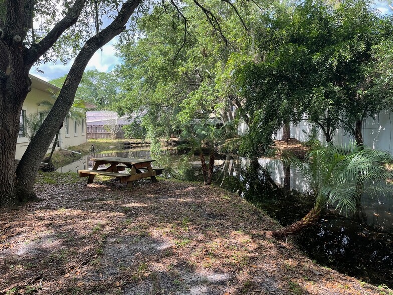 More Photos Of 8407 Pinehurst Dr, Tampa Office For Lease