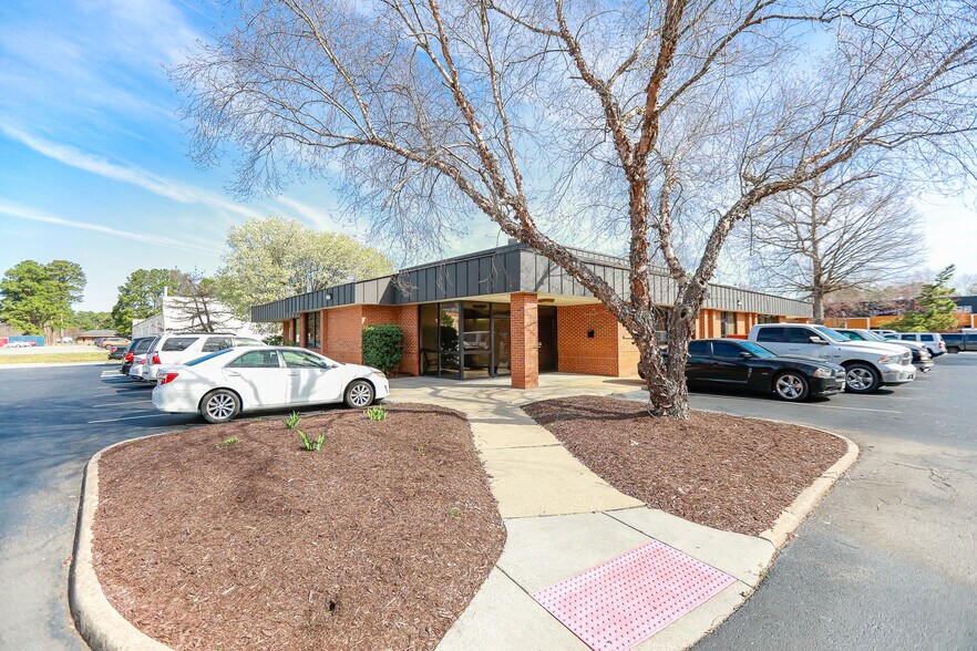 More Photos Of 11835 Canon Blvd, Newport News Office For Lease