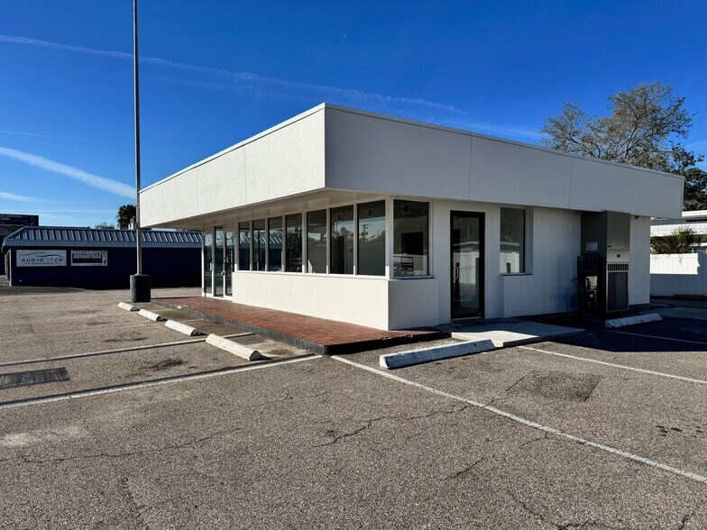 More Photos Of 3307 S Dale Mabry Hwy, Tampa Freestanding For Lease