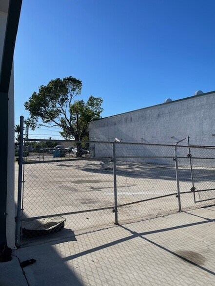 More Photos Of 1030 SE 12th Ct, Cape Coral Warehouse For Sale