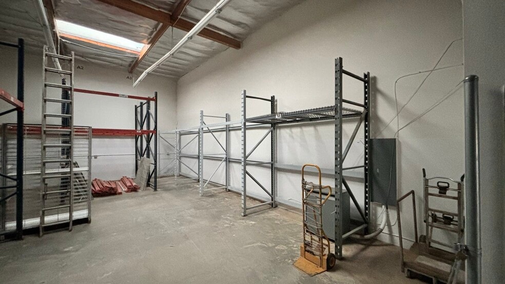 More Photos Of 21352 Nordhoff St, Chatsworth Light Manufacturing For Sale