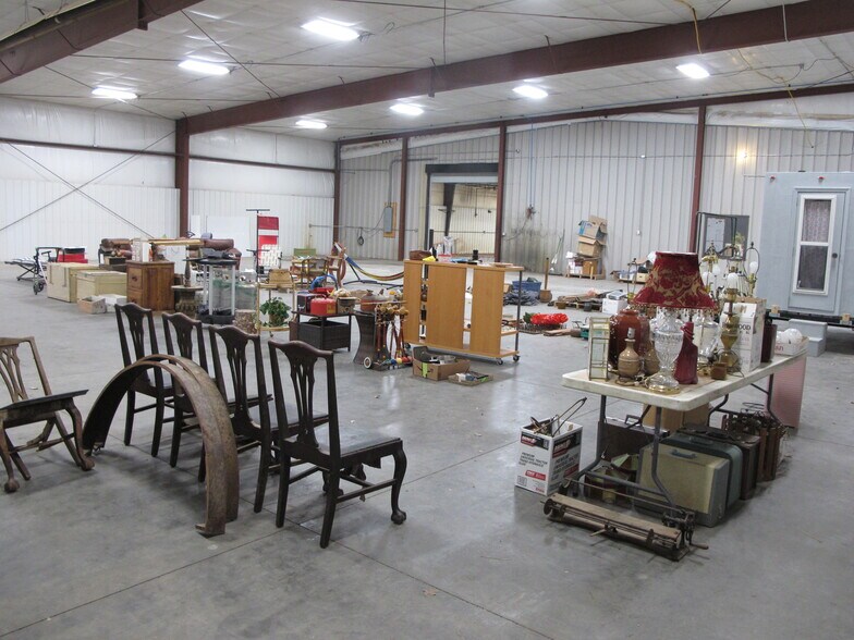 More Photos Of 713 E Main St, Waukon Manufacturing For Sale