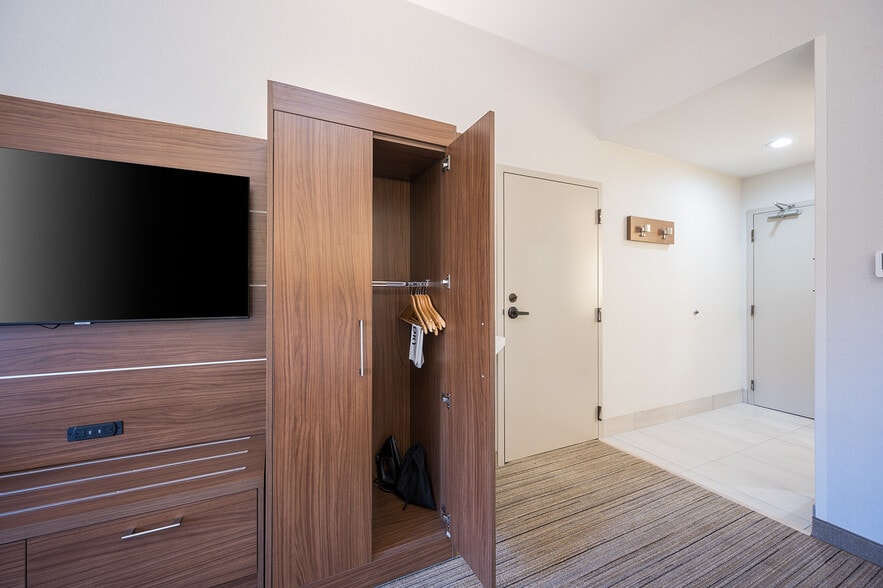 More Photos Of 775 N Oak Park Blvd, Grover Beach Hotel For Sale